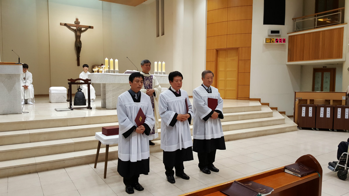 7 성체분배자 단체.jpg