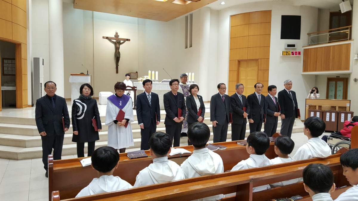 9 사목위원 임명식 단체.jpg