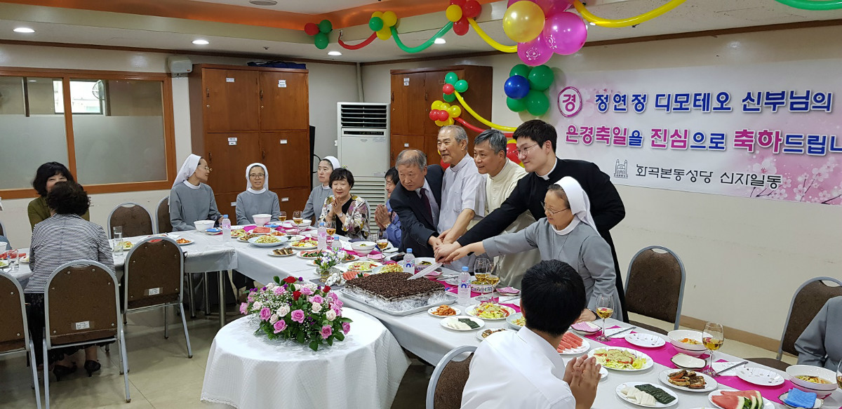 23 축하 만찬.jpg