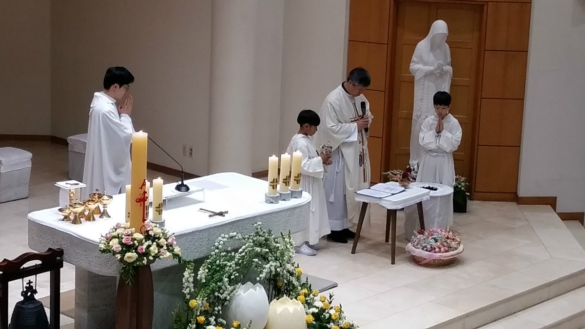 미사14_ 부활계란 축성.jpg