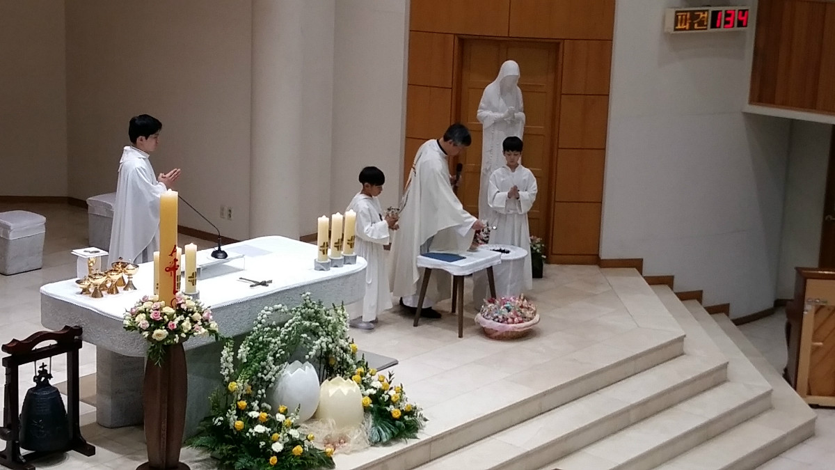 미사15_ 부활계란 축성.jpg