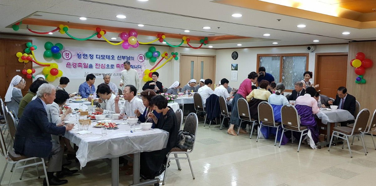 26 축하 만찬2.jpg